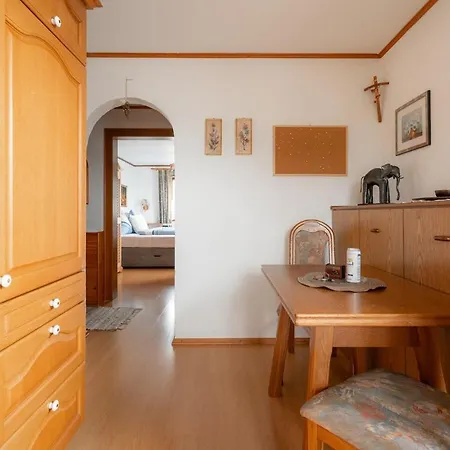 Ruhige Mit Balkon Und Kaiserblick Apartman
